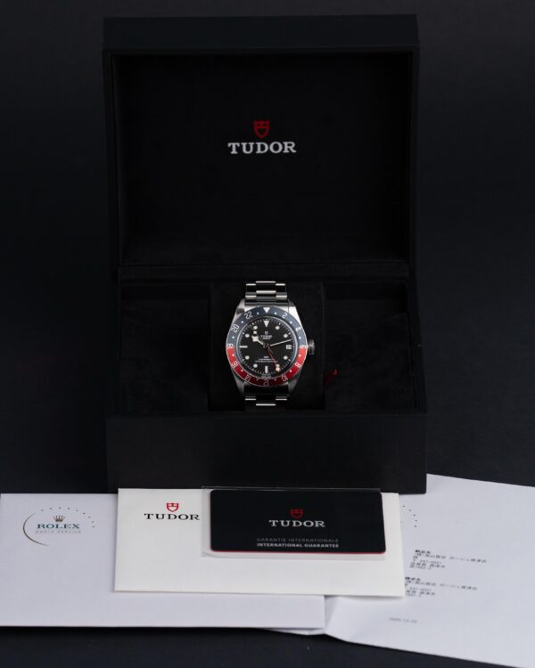 9c3e51c6-b7a5-4106-98b4-0df5bb98b6e1 9c3e51c6-b7a5-4106-98b4-0df5bb98b6e1